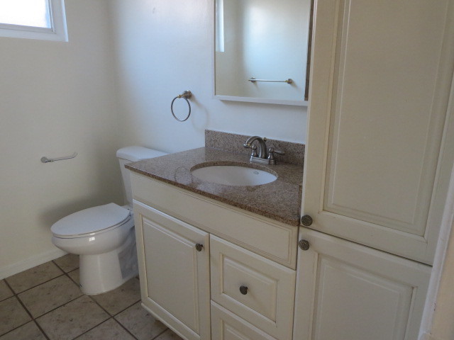 Clean Bathroom! - 4258 S Centinela Ave