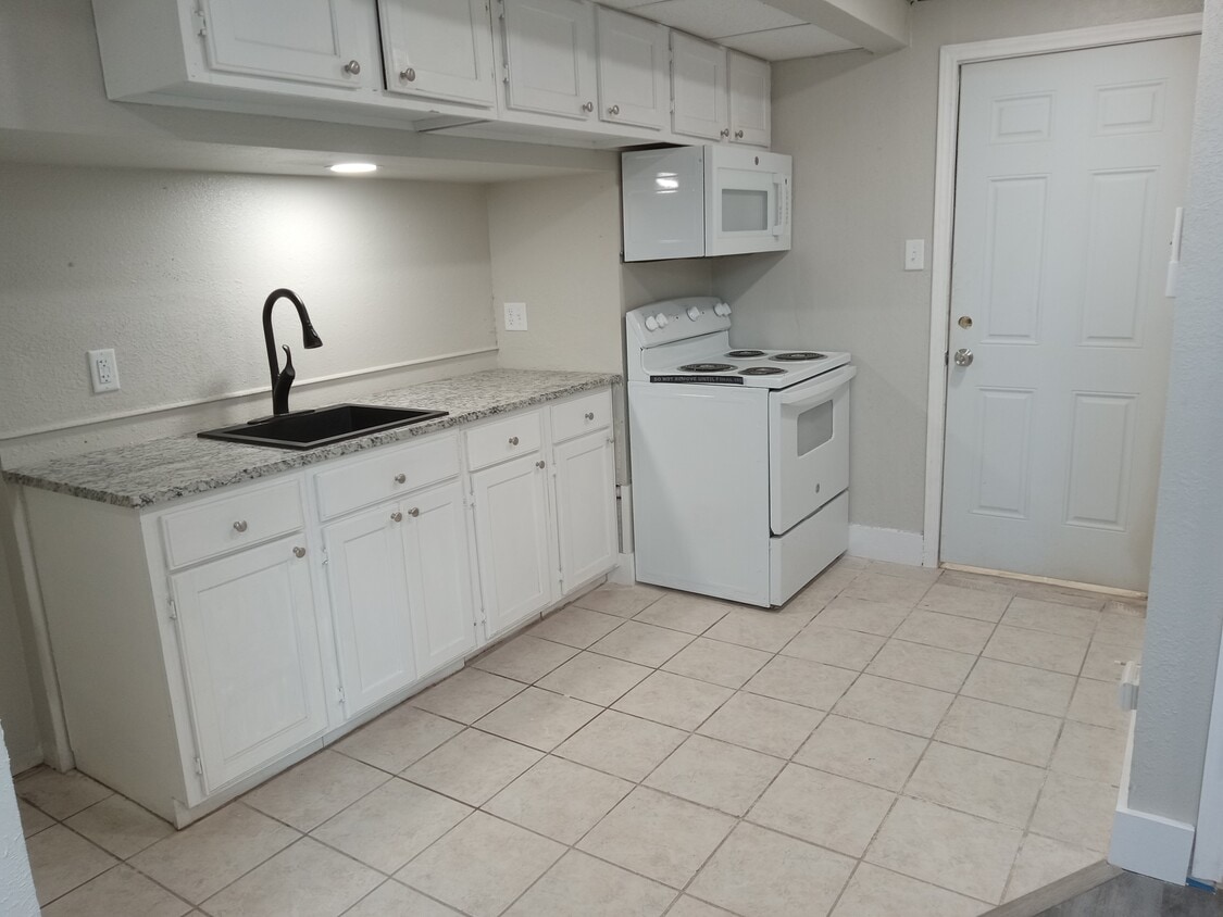 Primary Photo - 1821 Avenue J