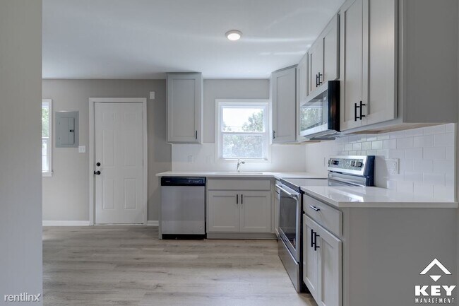Building Photo - 3 br, 1 bath House - 644 S Drury Ln
