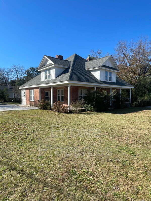 Building Photo - 610 Parks St