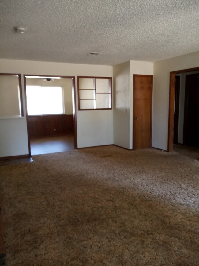 Building Photo - 325 Dustin Dr
