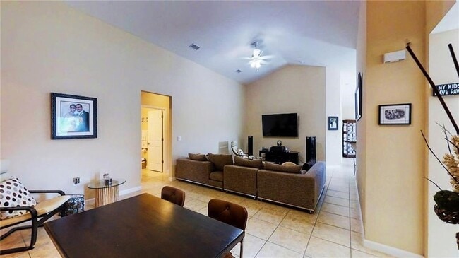 Building Photo - 1296 Lexington Manor SW