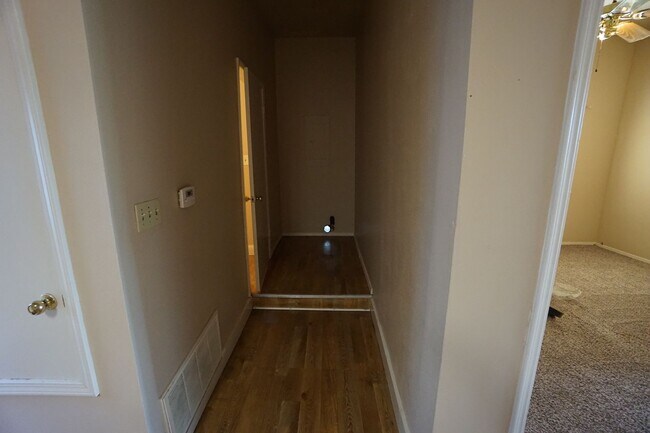Foto del edificio - 2 Bed 1 Bath House, Total Electric, Yardwo...