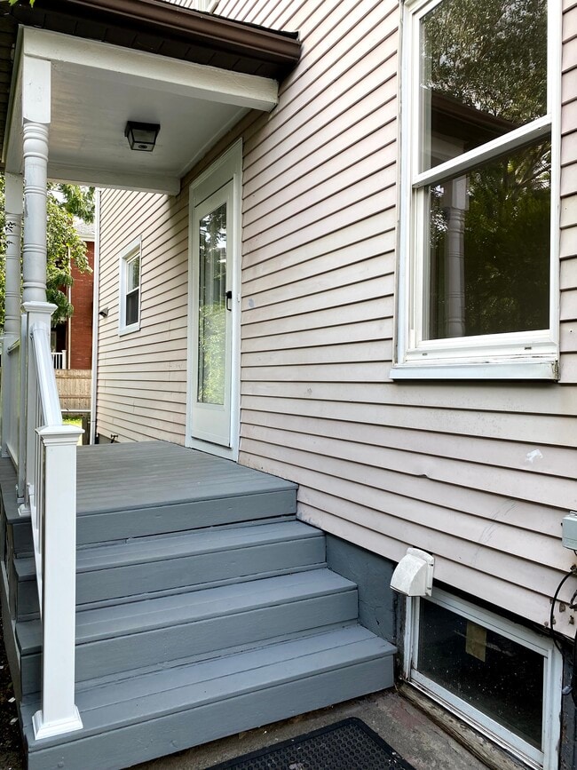 17 Myrtle St Unit 17, Waltham, MA 02453 Apartments in Waltham, MA