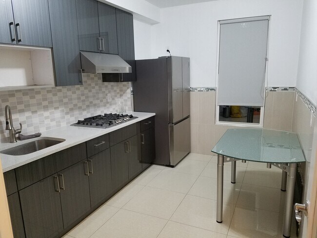 Foto del edificio - 2433 42nd St