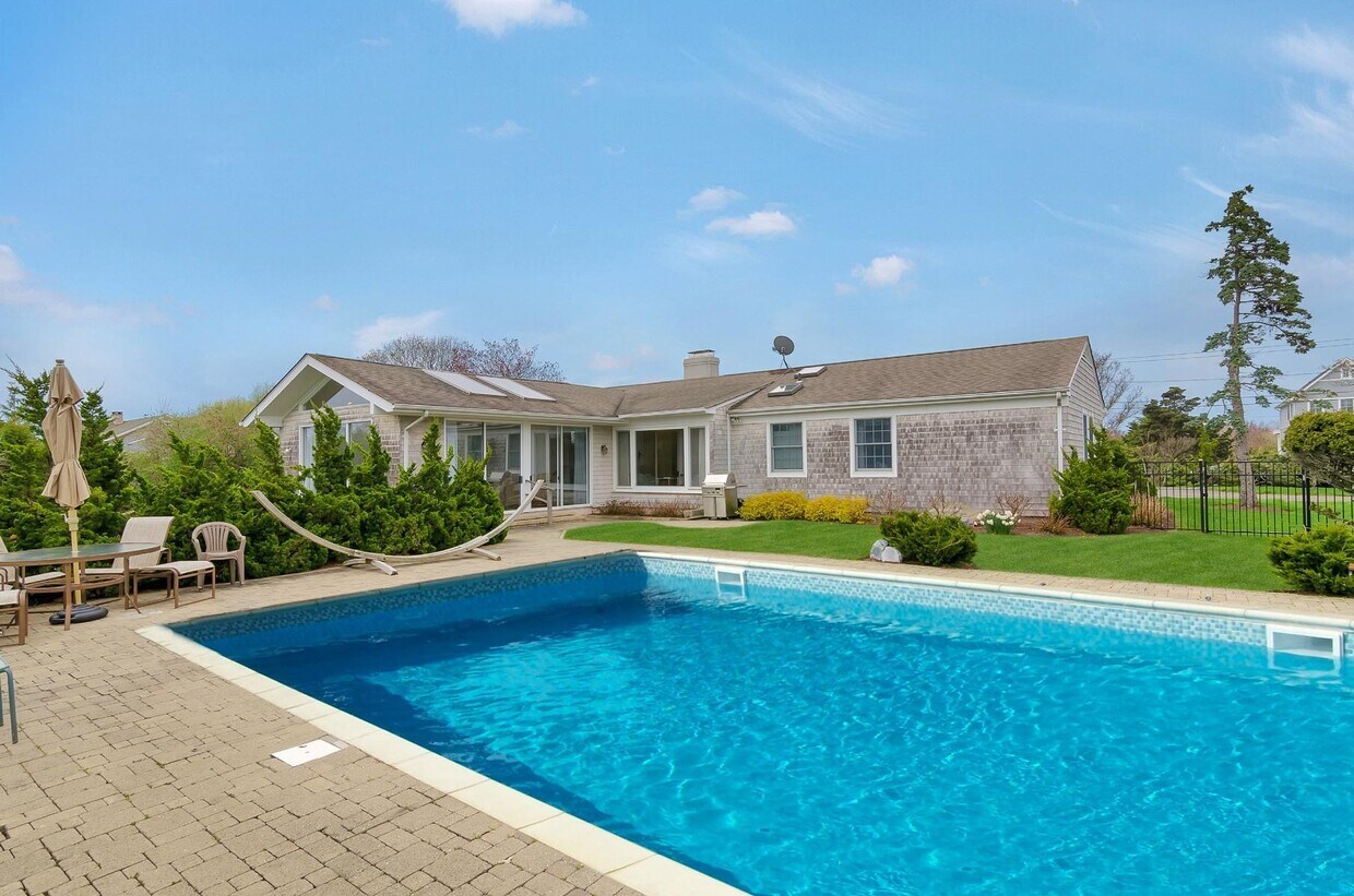 Primary Photo - 62 Bayfield Ln