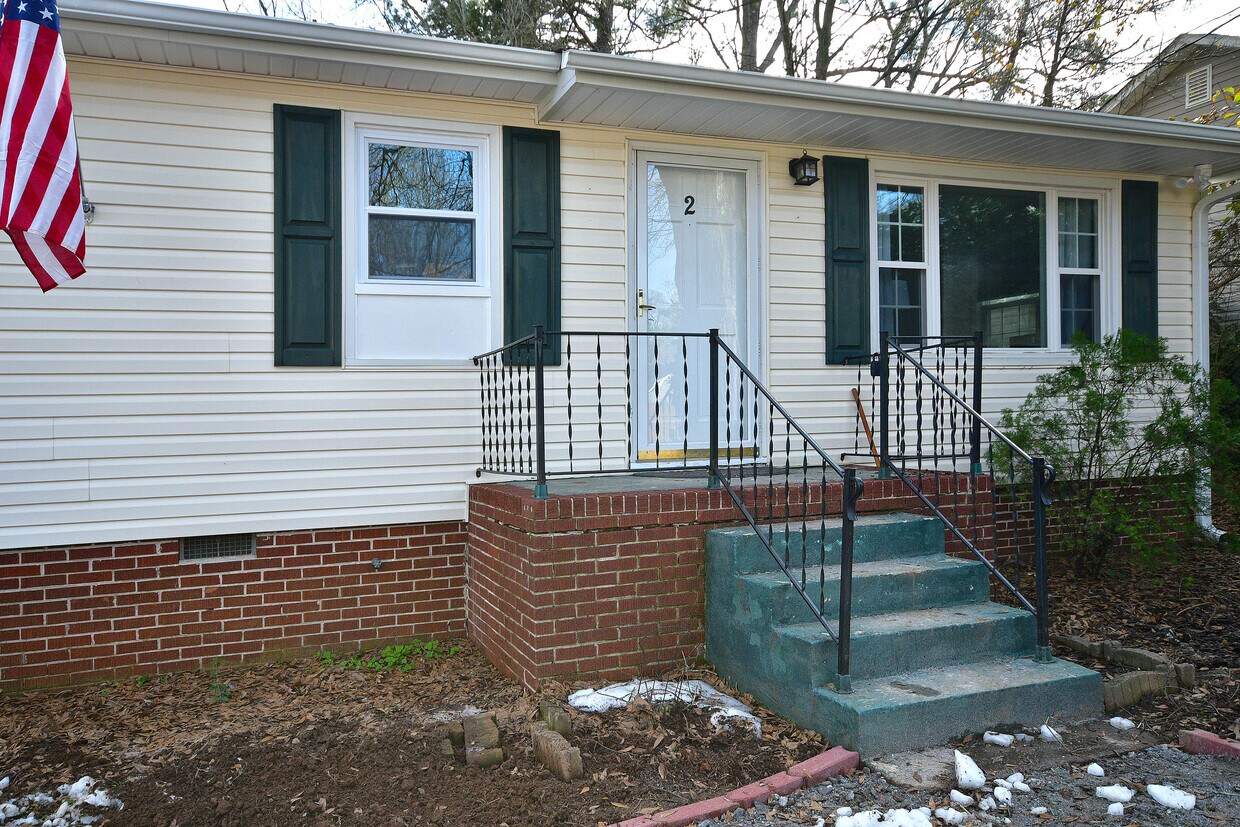Photo - 2 Aniwetauk St (Greenville, SC)