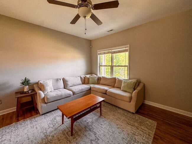 Foto del edificio - Stunning 4 Bed 2.5 Bath Raeford Home on Cul-de-sac