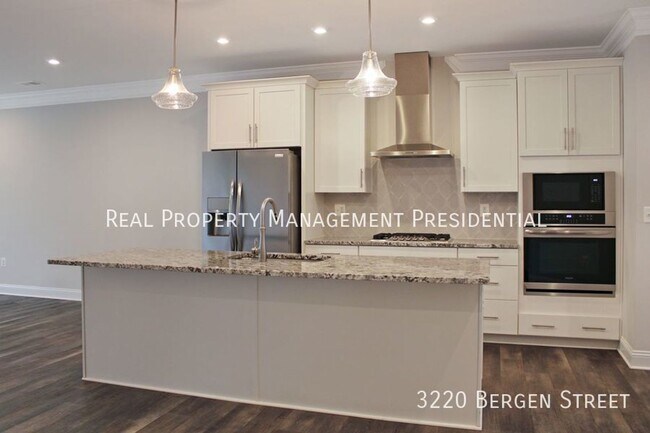 Foto del edificio - 3-bedroom villa with 1st floor primary