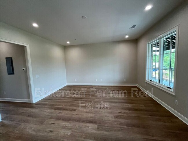 Foto del edificio - 6801 River Rd