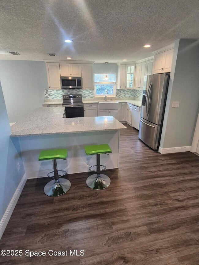 Foto del edificio - 333 Bahama Dr