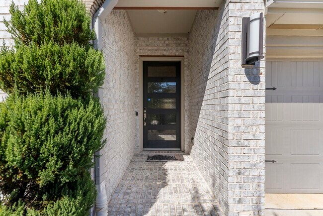 Foto del edificio - 9410 Mont Ellie Ln
