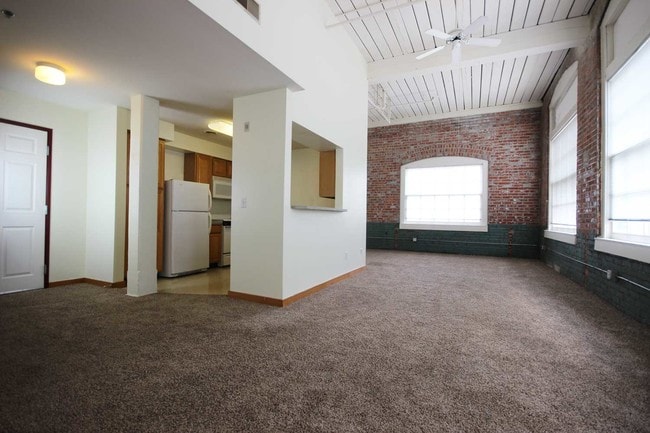 Building Photo - Atlas Apartments