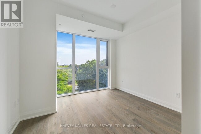 Building Photo - 293 The Kingsway