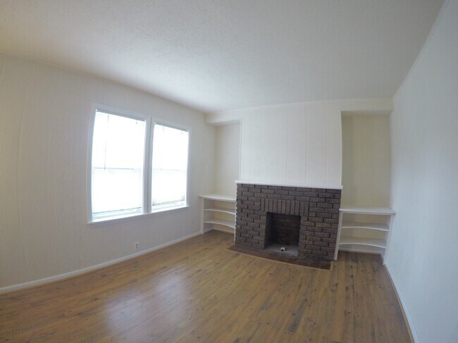 Sala de estar - 2051 Bunts Rd