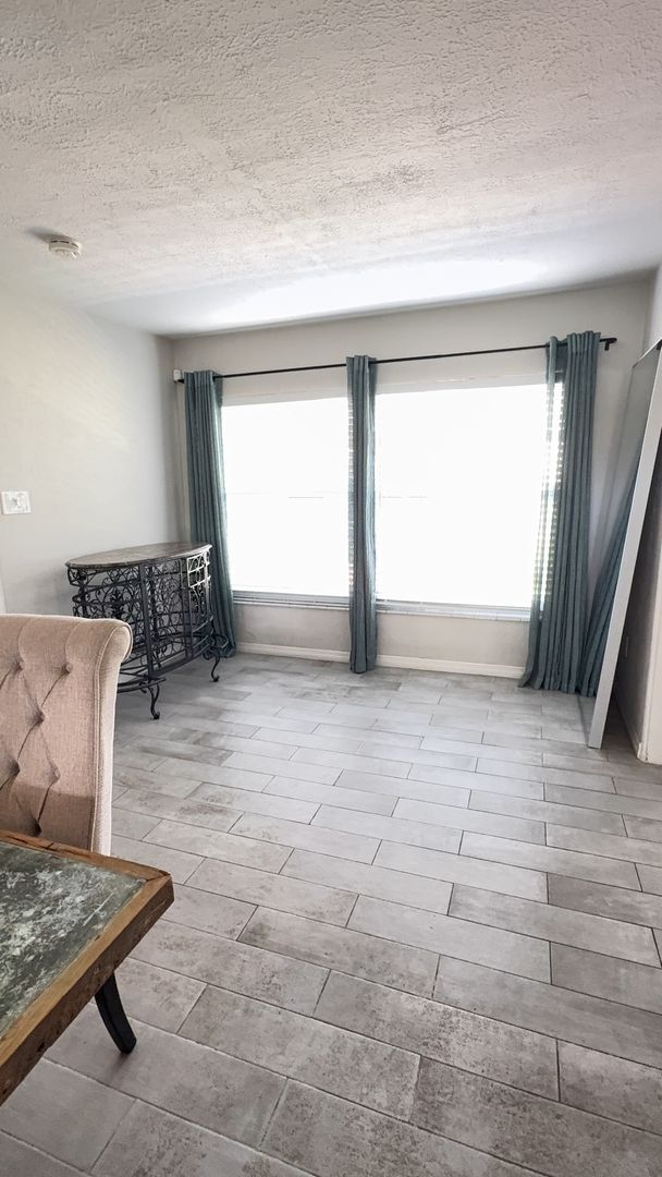 Foto del edificio - Fully Furnished 3 bedroom pool home in Largo