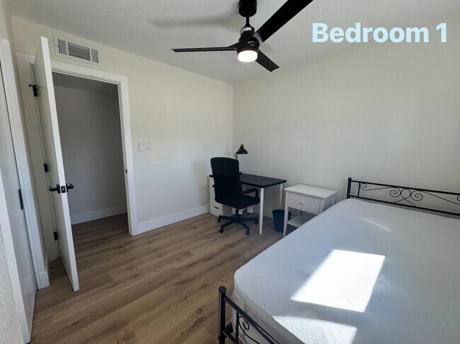 Dormitorio 1 - 1368 W 14th St