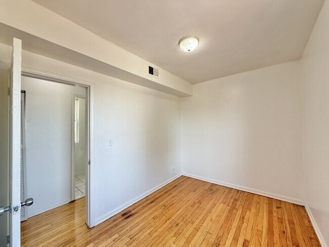 Foto del edificio - 4251 W Haddon Ave