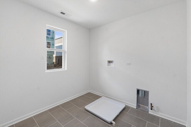 Foto del edificio - 1548 Slade Wy