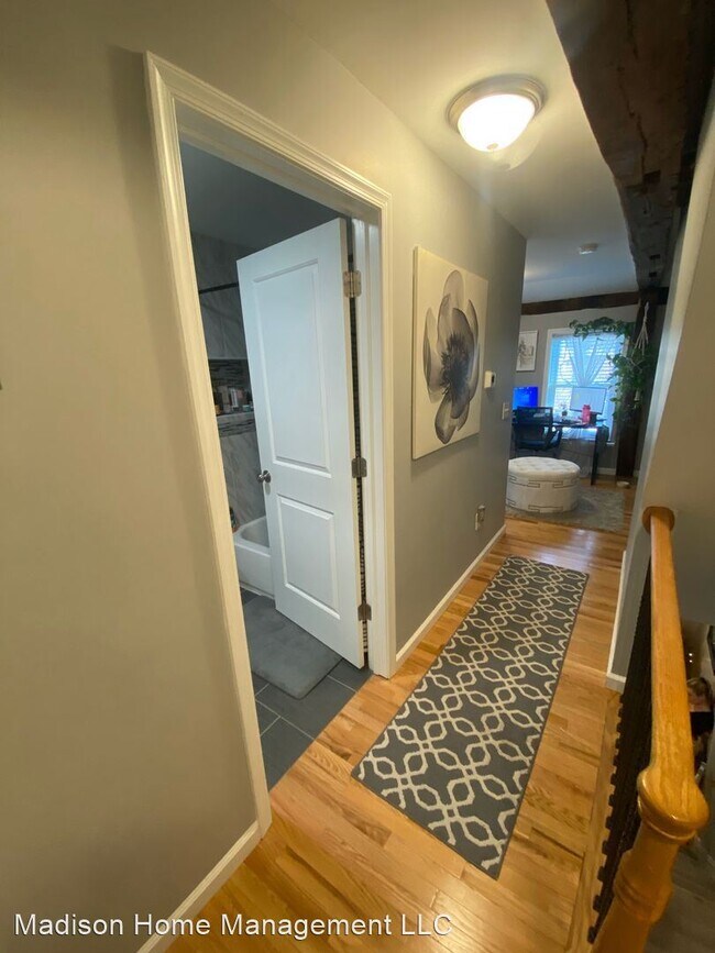 Building Photo - 2 br, 1 bath House - 933 Broad Street