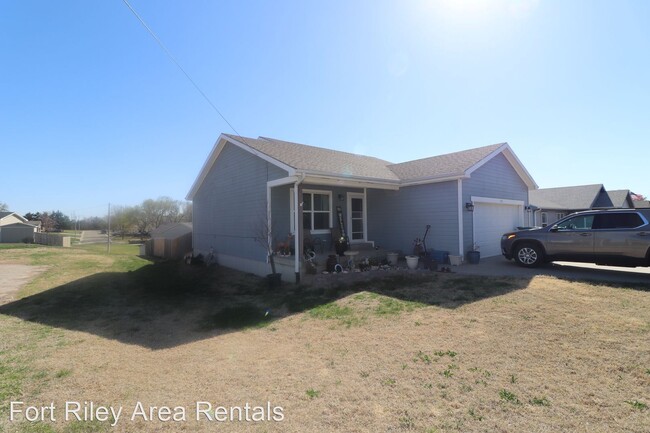 Building Photo - 4 br, 2 bath House - 701 W 6th St