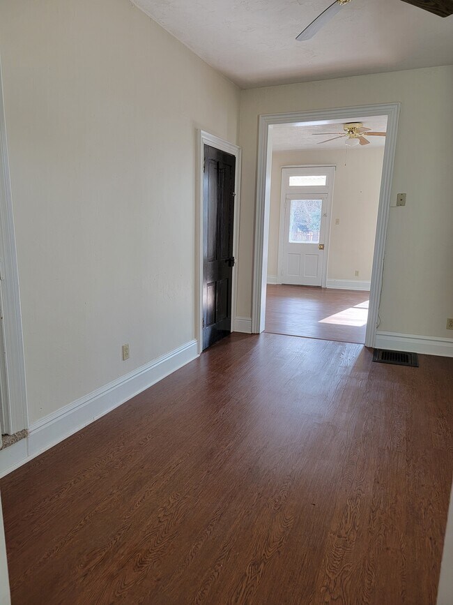 área de comedor/sala de estar - 353 Main St