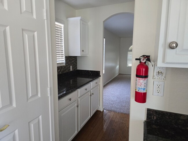 Building Photo - Gorgeous cul-de-sac home right off the gol...