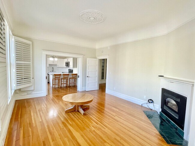 Foto del edificio - Spacious, Prime Presidio Heights Condo, Pa...