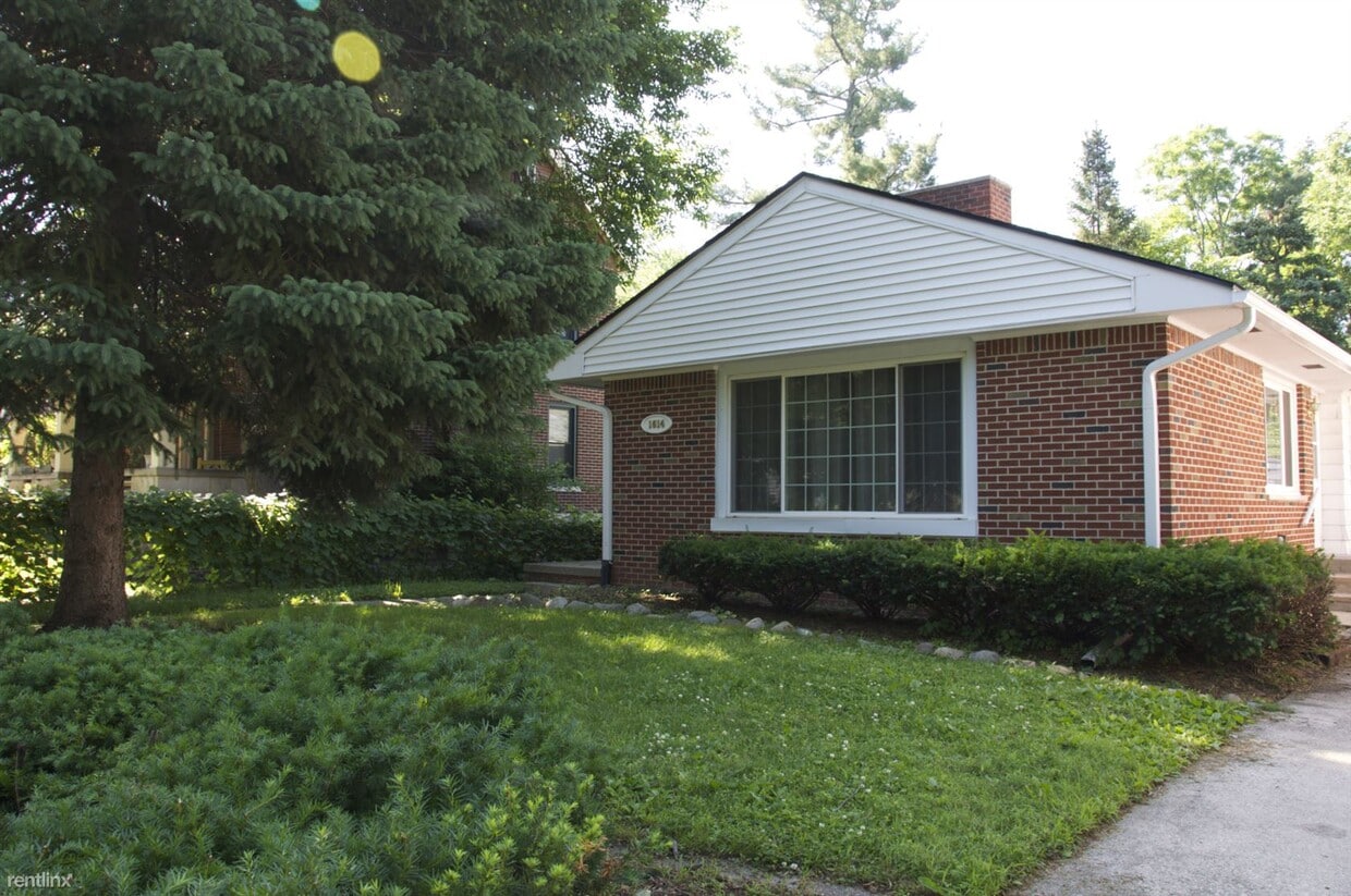 Building Photo - 4 br, 2.5 bath House - 1614 South Blvd