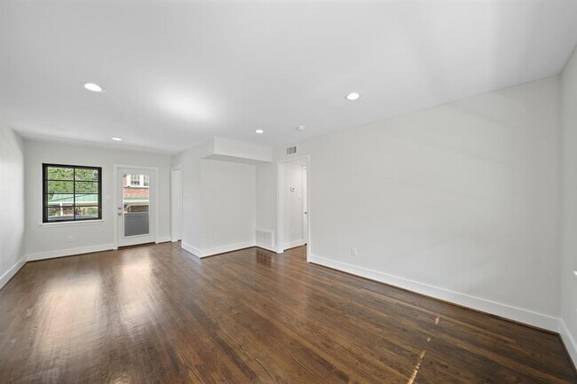 Foto del edificio - 520 Lovett Blvd