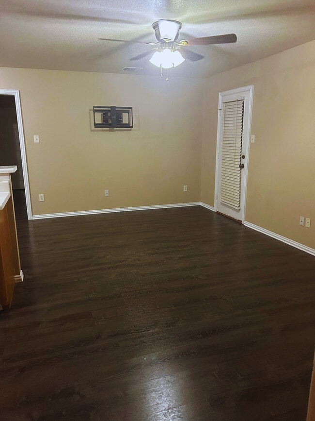Building Photo - 1008 Turkey Creek Ct