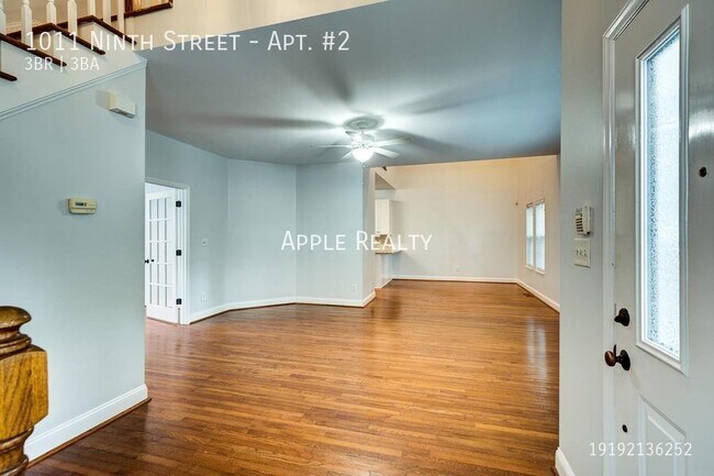 Building Photo - SPECIAL-1/2 month off 1st full months rent...