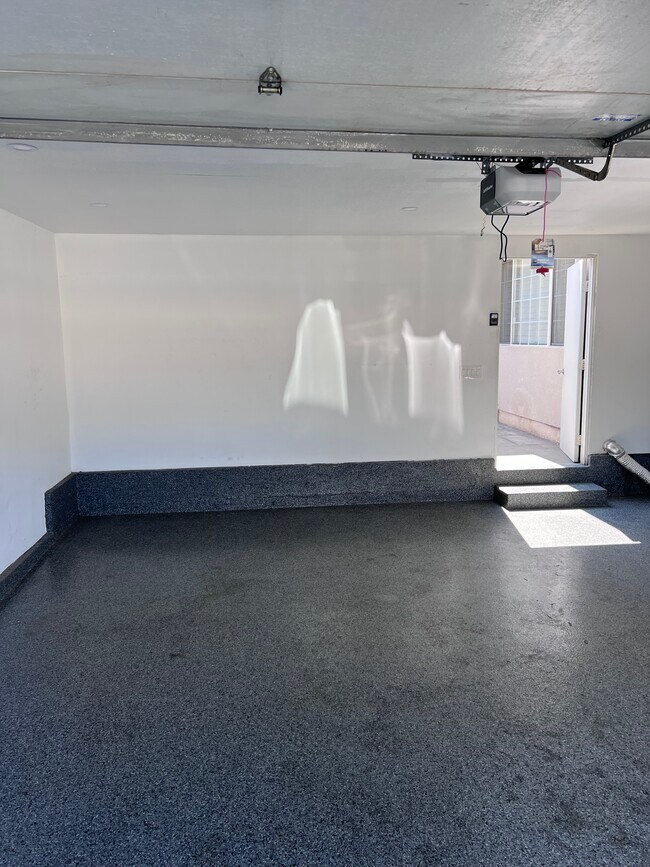 Epoxy garage floor - 19201 Haynes St