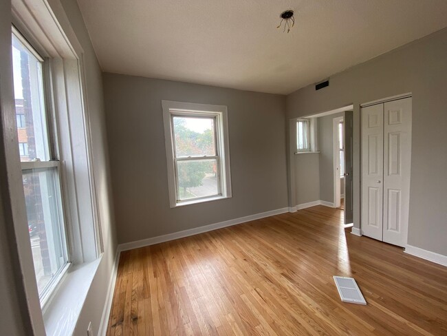 Foto del edificio - 4626 W Lawrence Ave