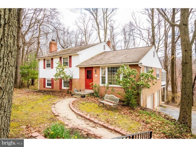 Building Photo - 639 Crestwood Rd