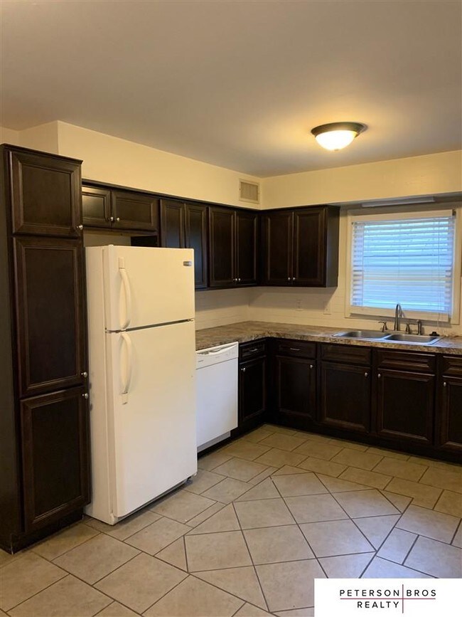 Building Photo - 2128 S 46th Ave