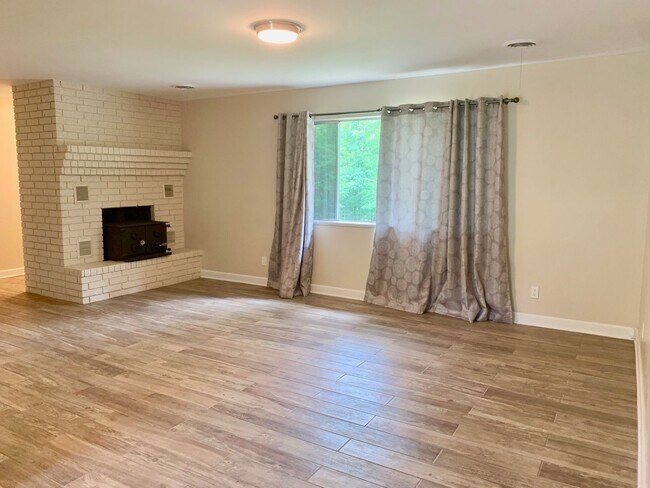 Foto del edificio - For Rent - 3 Bedroom 1.5 Bath in Valley View!