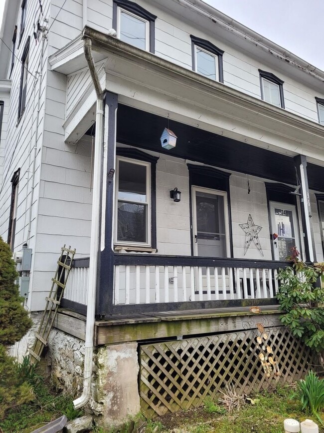 Building Photo - 36 E Main St