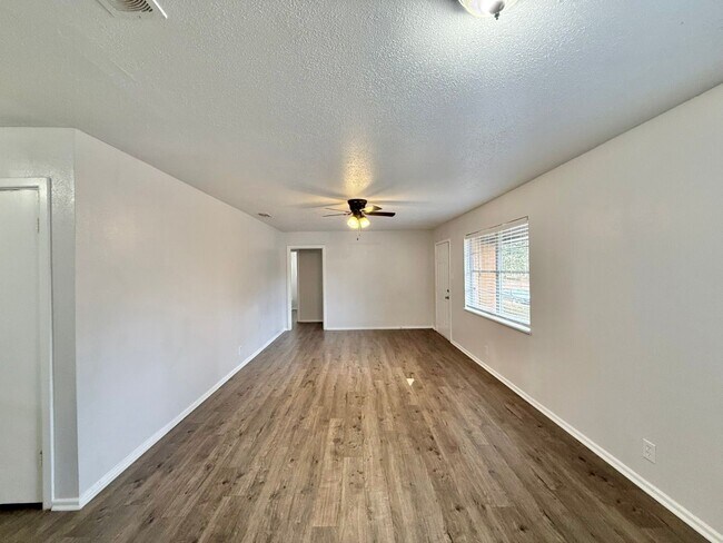 Foto del edificio - Tour Today! 3 Bed 1 Bath home in Tyler!