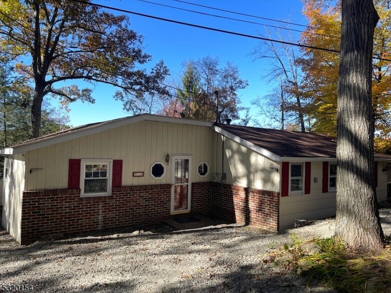 Primary Photo - 130 S Shore Rd