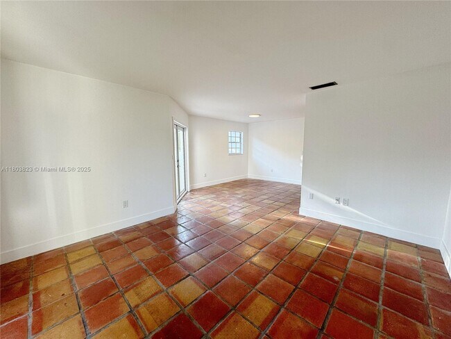 Foto del edificio - 2918 Bird Ave