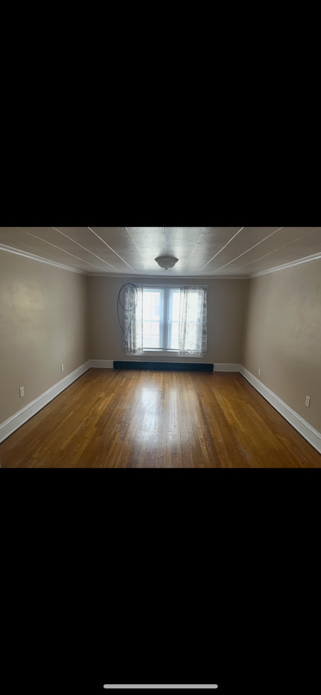 Building Photo - 110 School St