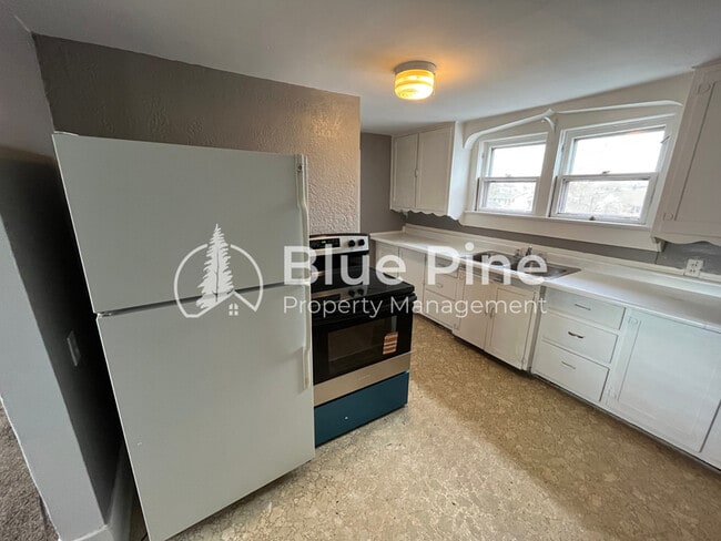 Foto del edificio - 236 W Young St