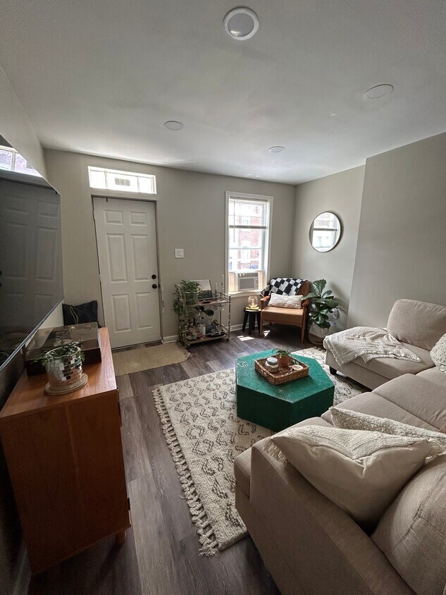 Foto principal - 310 E Hector St