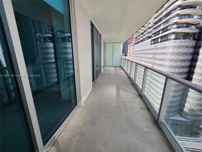 Building Photo - 1100S S Miami Ave