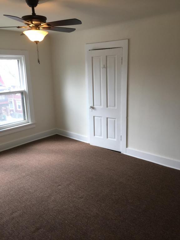 Building Photo - 2704 N Hackett Ave #10