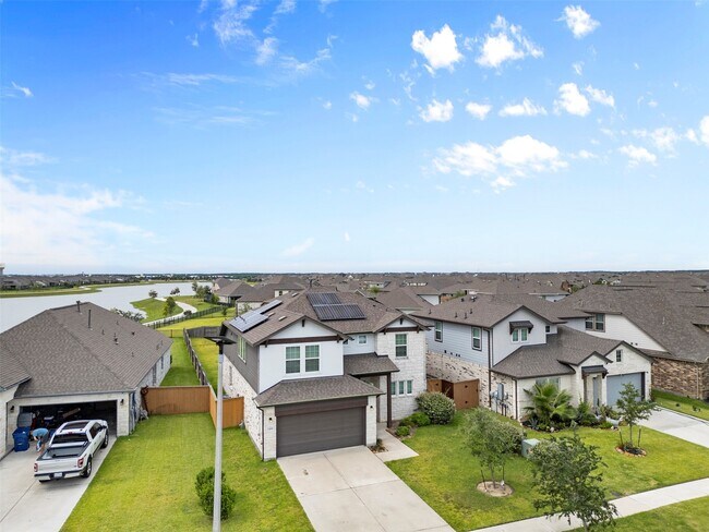 Foto del edificio - 2405 Bayrose Dr