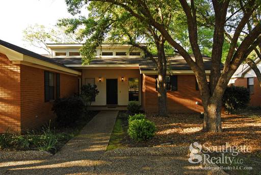 Building Photo - 310 Cambridge Dr