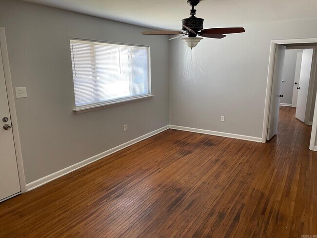 Building Photo - 3902 Mellene Dr