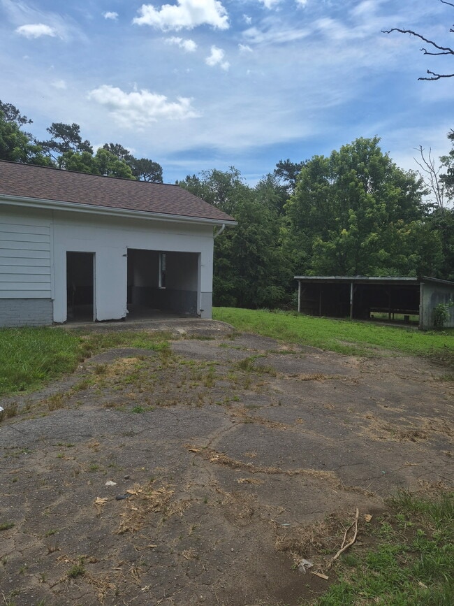 Foto del edificio - 3235 Rock Creek Rd